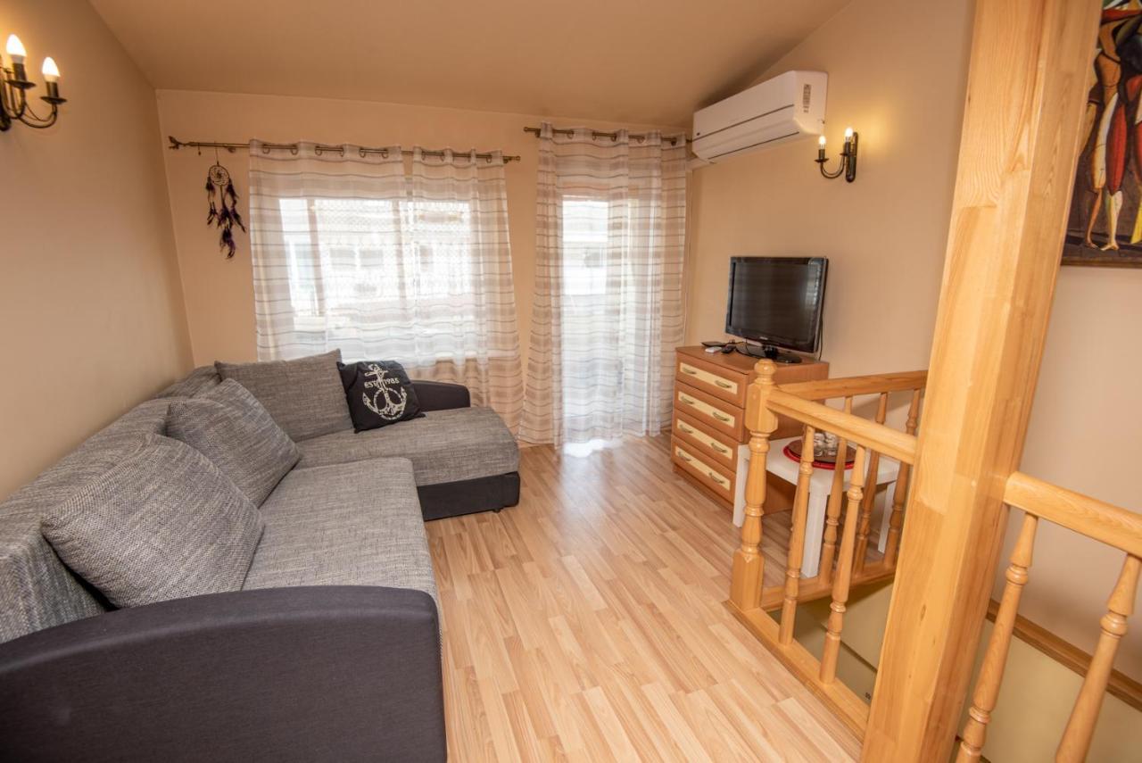 Yzzi Apartment พาลังกา ภายนอก รูปภาพ