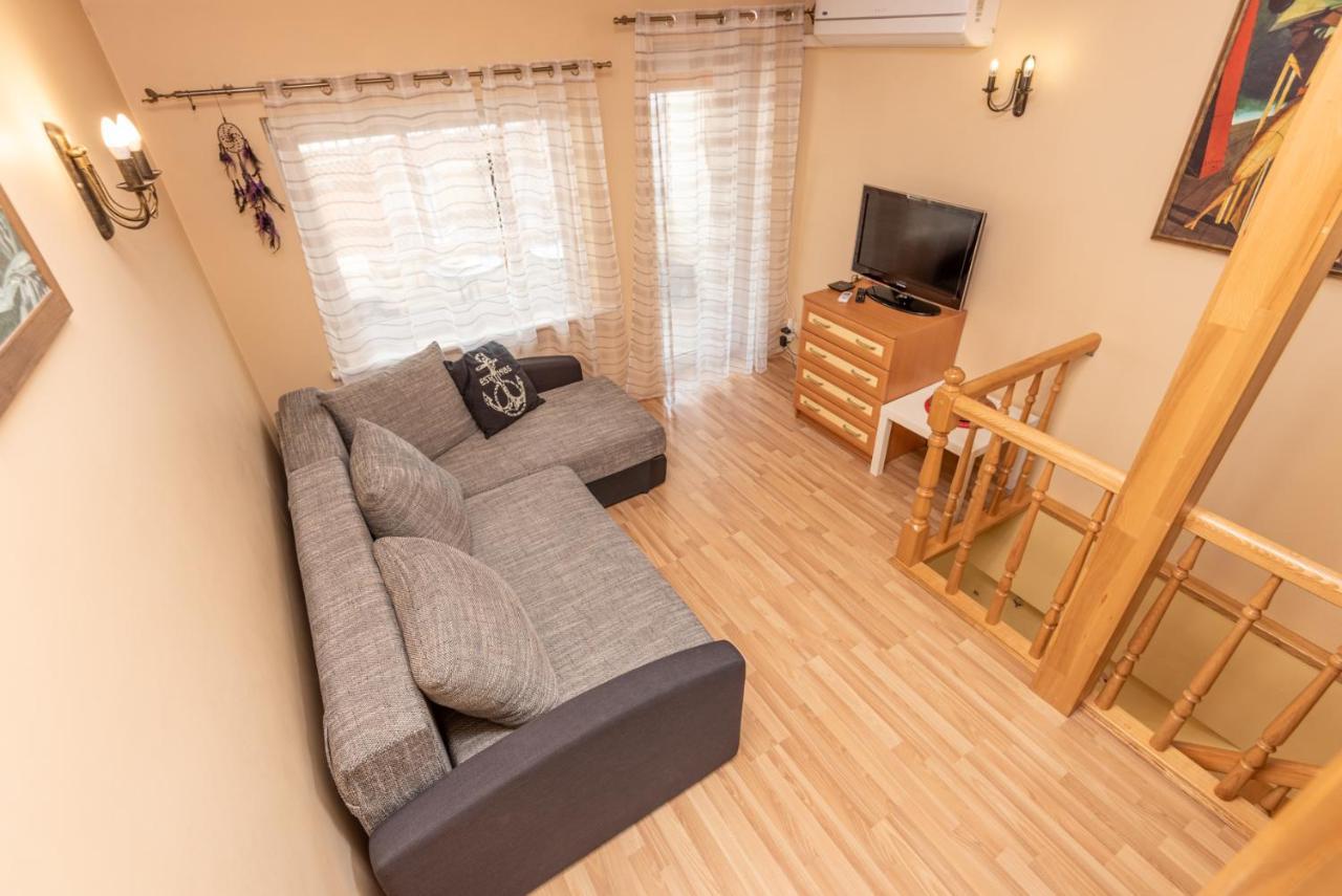 Yzzi Apartment พาลังกา ภายนอก รูปภาพ