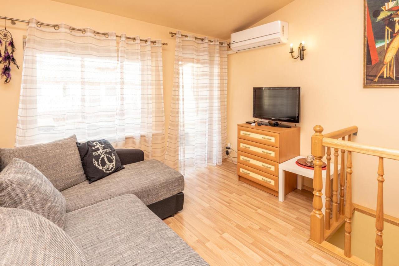 Yzzi Apartment พาลังกา ภายนอก รูปภาพ